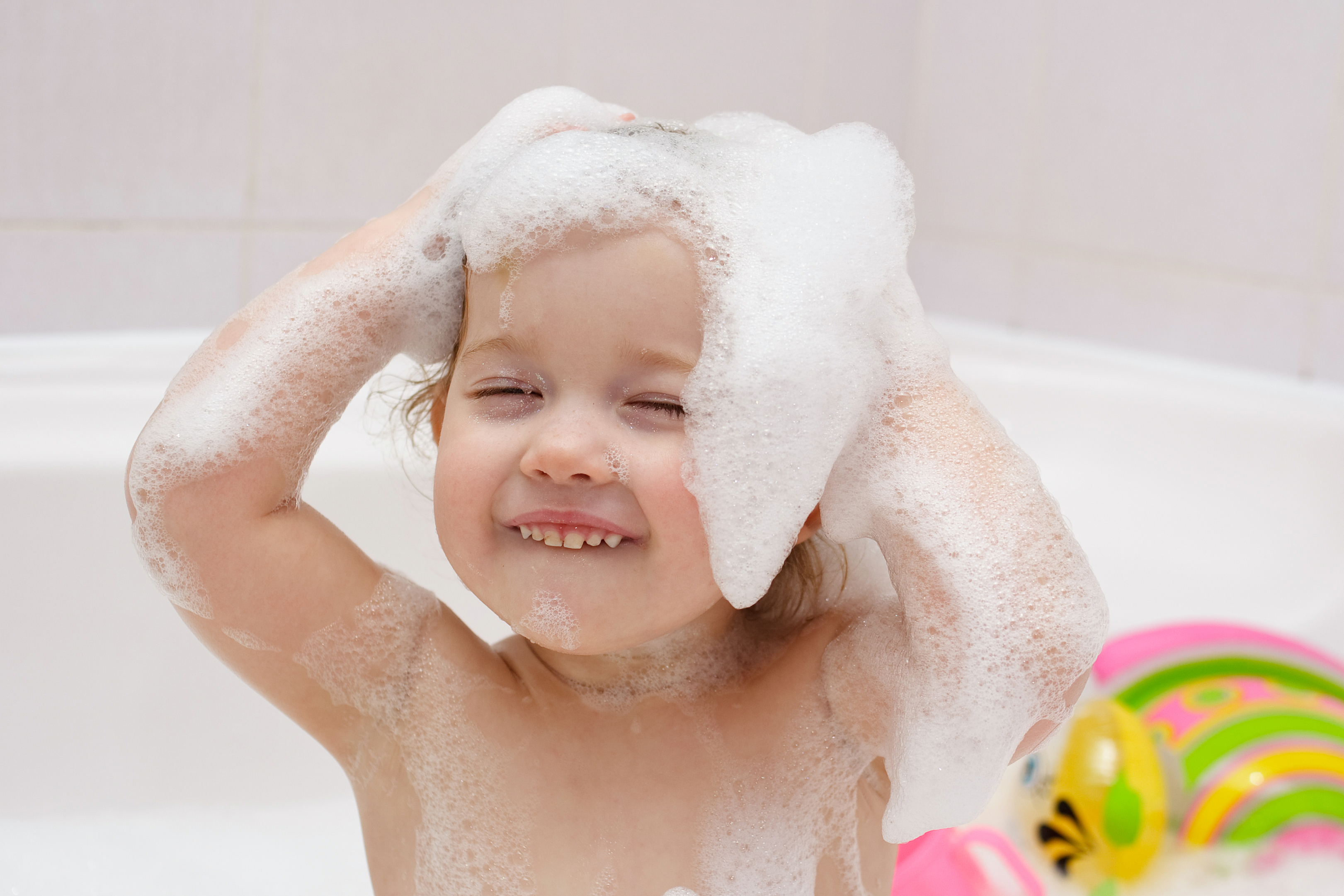ما هي عادات النظافة الصِحيّة والتنظيف الملائمة للأطفال؟
